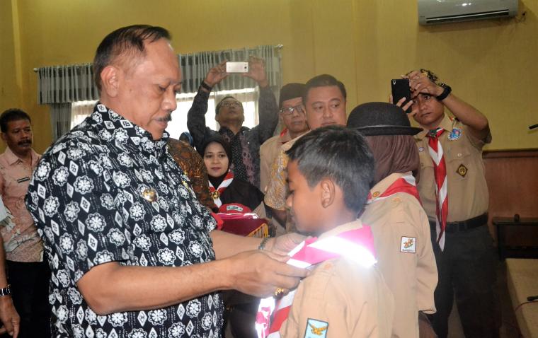 Lepas Kontingen Festival Penggalang Ceria, Edi Ajak Tingkatkan Kualitas Keluarga